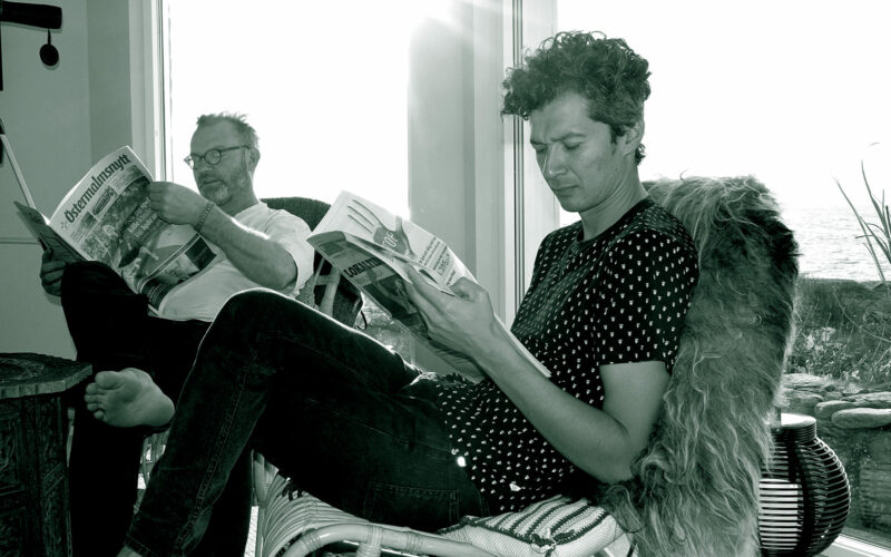 Jose läser tidning